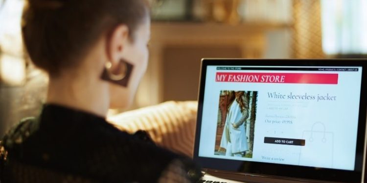 Online Shopping: Modetrends von Daheim entdecken
