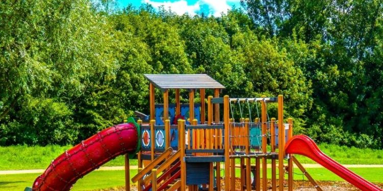 Spielen im Freien - den Sommer zur ganzheitlichen Förderung Ihrer Kinder nutzen