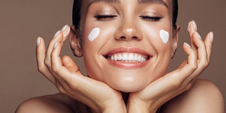 Gesichtscreme - Jungbrunnen oder "nur" Pflege?