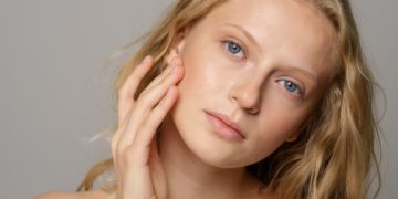 Karamellblond – warme, beliebte Haarfarbe für Frauen