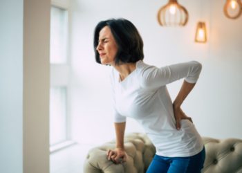 Langjährige Rückenschmerzen – Das könnten die Ursachen sein