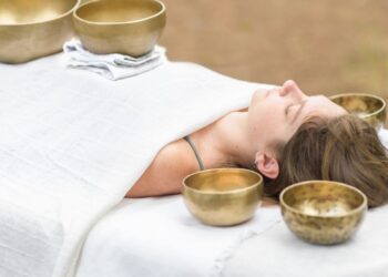 Frauengesundheit - Klangschalenmassage: Eine harmonische Verbindung