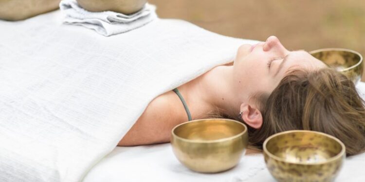 Frauengesundheit - Klangschalenmassage: Eine harmonische Verbindung