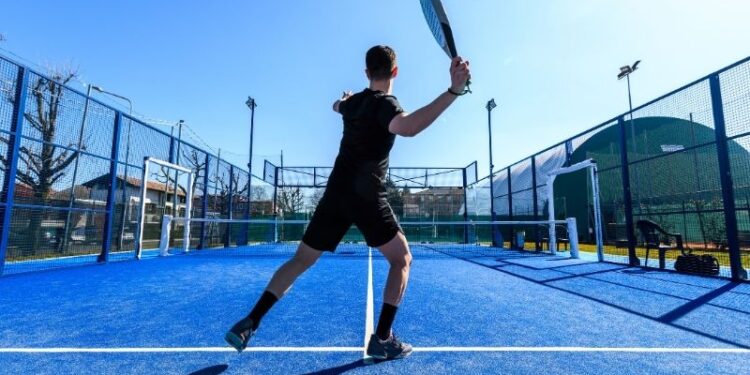 Stylish ins Spiel: Padelschuhe für Damen