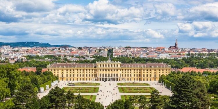 Österreich - Top 5 Sehenswürdigkeiten, landschaftlich reizvolle Routen und köstliche Speisen!