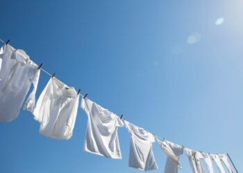 So wählen Sie die richtige Unterwäsche für weiße Kleidung aus