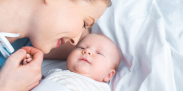 Die ersten Tage mit einem Neugeborenen: Eine besondere Zeit voller Herausforderungen und Glück